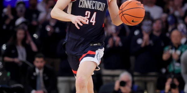 AG体育官方入口-投射太糟糕！康大热门乐透秀马林斯全场17投仅4中 三分10中3